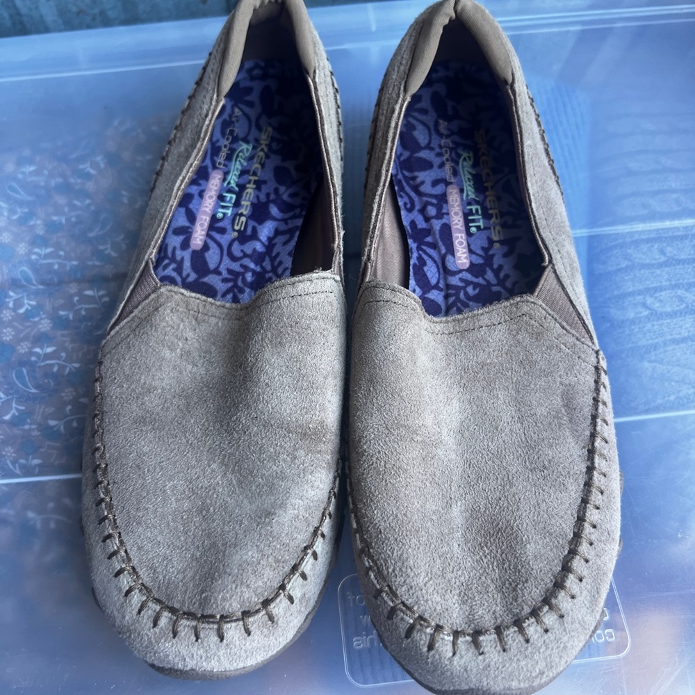 Women’s Suede slip on tan sketchers size 7